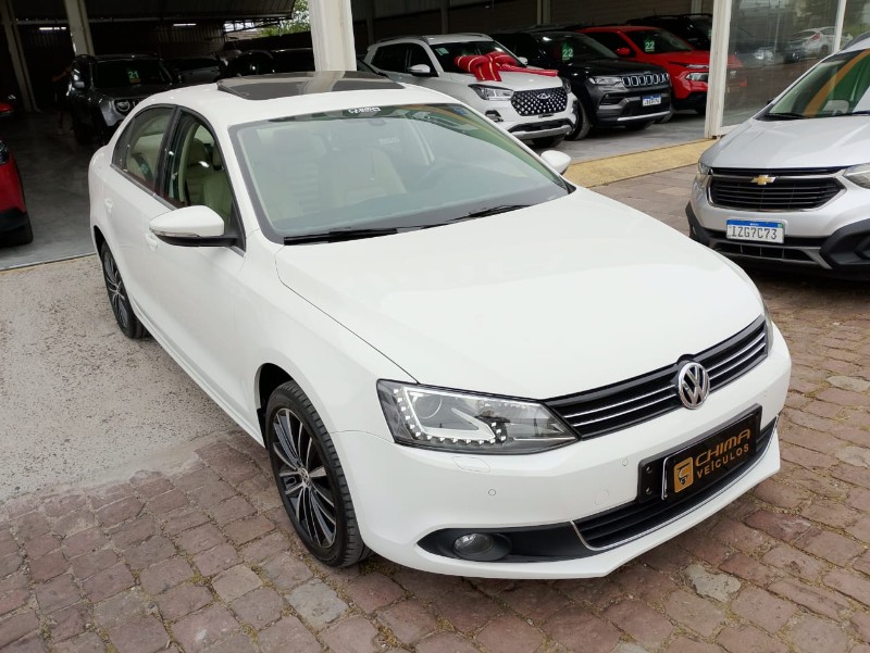 VOLKSWAGEN VW/JETTA TSI HIGHILINE 2.0 /2014 CHIMA VEÍCULOS VENÂNCIO AIRES / Carros no Vale VOLKSWAGEN VW/JETTA TSI HIGHILINE 2.0 /2014 CHIMA VEÍCULOS VENÂNCIO AIRES / Carros no Vale