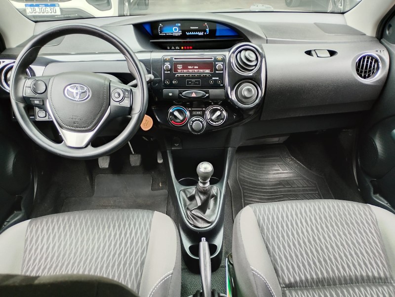 TOYOTA ETIOS XS 1.5 FLEX 16V 5P MEC. /2017 CHIMA VEÍCULOS VENÂNCIO AIRES / Carros no Vale TOYOTA ETIOS XS 1.5 FLEX 16V 5P MEC. /2017 CHIMA VEÍCULOS VENÂNCIO AIRES / Carros no Vale