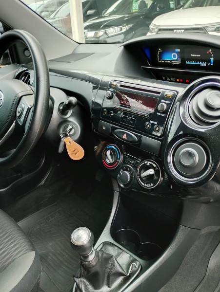 TOYOTA ETIOS XS 1.5 FLEX 16V 5P MEC. /2017 CHIMA VEÍCULOS VENÂNCIO AIRES / Carros no Vale TOYOTA ETIOS XS 1.5 FLEX 16V 5P MEC. /2017 CHIMA VEÍCULOS VENÂNCIO AIRES / Carros no Vale