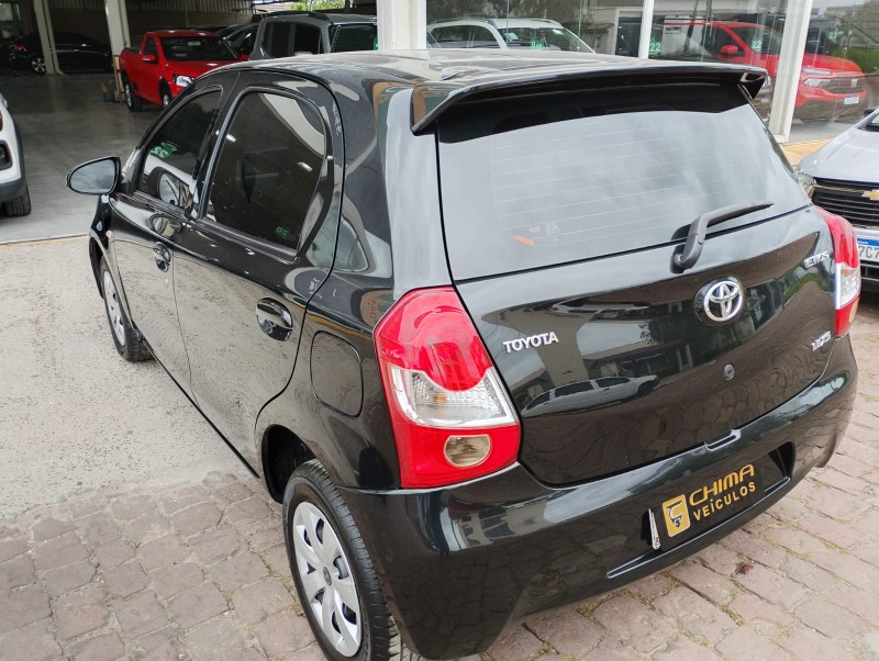TOYOTA ETIOS XS 1.5 FLEX 16V 5P MEC. /2017 CHIMA VEÍCULOS VENÂNCIO AIRES / Carros no Vale TOYOTA ETIOS XS 1.5 FLEX 16V 5P MEC. /2017 CHIMA VEÍCULOS VENÂNCIO AIRES / Carros no Vale