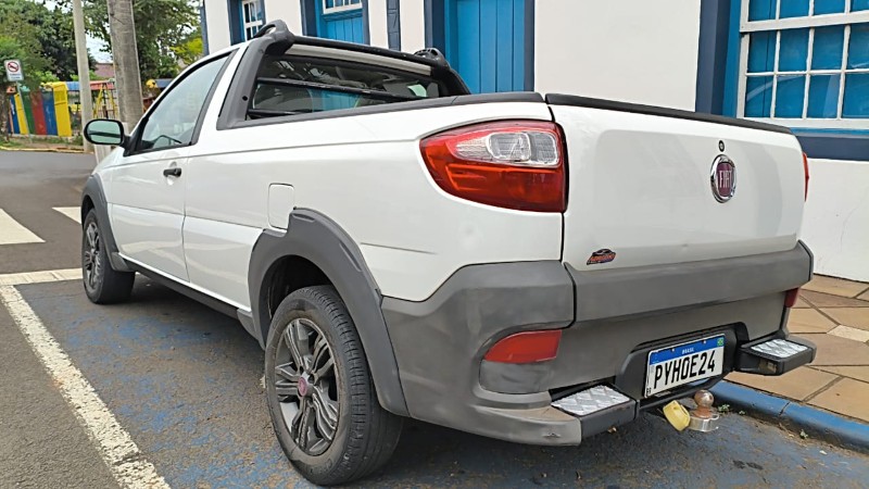 FIAT STRADA 1.4 MPI HARD WORKING CS 8V FLEX 2P MANUAL 2016/2016 ADRIANO VEÍCULOS CRUZEIRO DO SUL / Carros no Vale