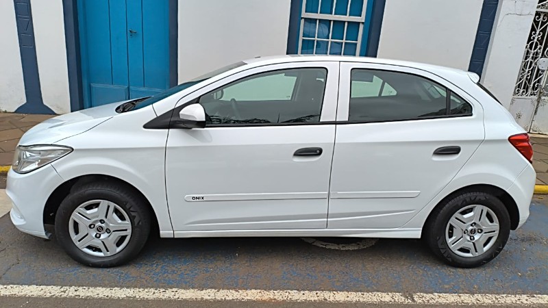 CHEVROLET ONIX 1.0 MT JOY 2018/2018 ADRIANO VEÍCULOS CRUZEIRO DO SUL / Carros no Vale