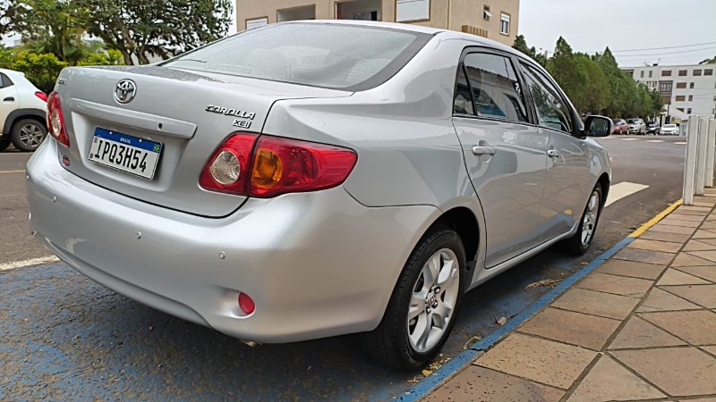 TOYOTA COROLLA 1.8 XEI 16V FLEX 4P AUTOMÁTICO 2009/2009 ADRIANO VEÍCULOS CRUZEIRO DO SUL / Carros no Vale