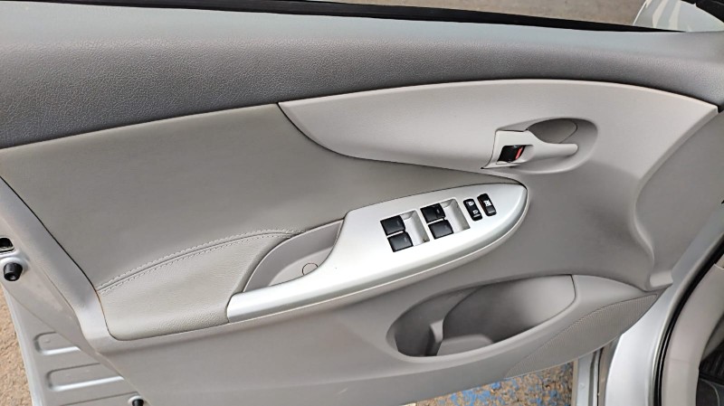 TOYOTA COROLLA 1.8 XEI 16V FLEX 4P AUTOMÁTICO 2009/2009 ADRIANO VEÍCULOS CRUZEIRO DO SUL / Carros no Vale