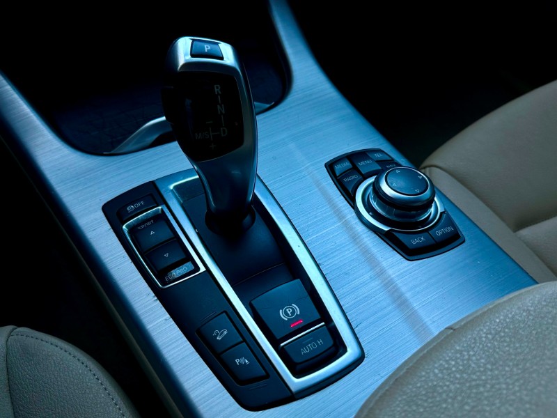 BMW X3 XDRIVE 20I X-LINE 2016/2016 SÉTIMA VEÍCULOS GUAPORÉ / Carros no Vale BMW X3 XDRIVE 20I X-LINE 2016/2016 SÉTIMA VEÍCULOS GUAPORÉ / Carros no Vale