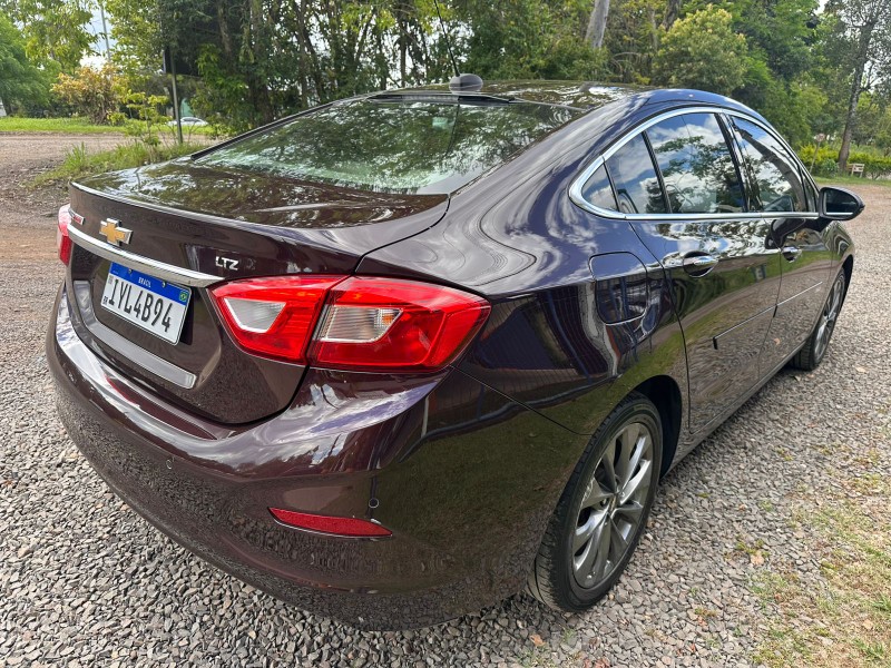 CHEVROLET CRUZE LTZ 1.4 TURBO /2018 MENEGHINI VEÍCULOS ARROIO DO MEIO / Carros no Vale