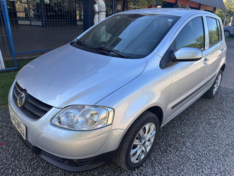 VOLKSWAGEN FOX 1.0 /2009 MENEGHINI VEÍCULOS ARROIO DO MEIO / Carros no Vale