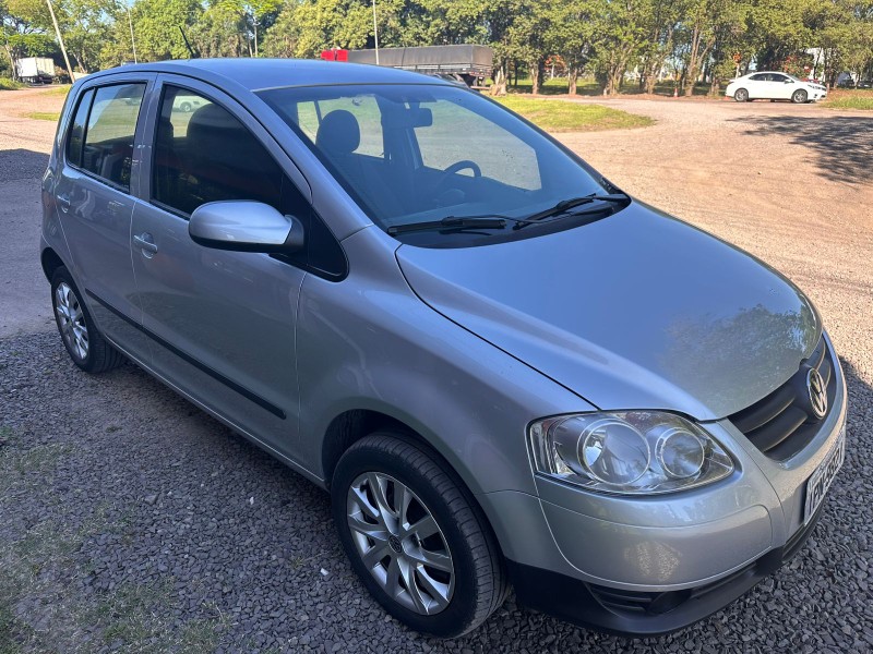 VOLKSWAGEN FOX 1.0 /2009 MENEGHINI VEÍCULOS ARROIO DO MEIO / Carros no Vale