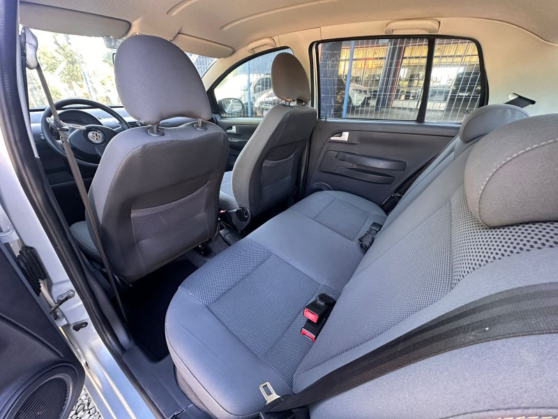 VOLKSWAGEN FOX 1.0 /2009 MENEGHINI VEÍCULOS ARROIO DO MEIO / Carros no Vale