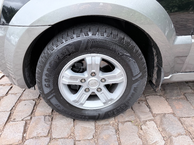 KIA SORENTO 2.5 EX 4X4 16V TURBO INTERCOOLER DIESEL 4P AUTOMÁTICO 2006/2006 ELY AUTOMÓVEIS LAJEADO / Carros no Vale