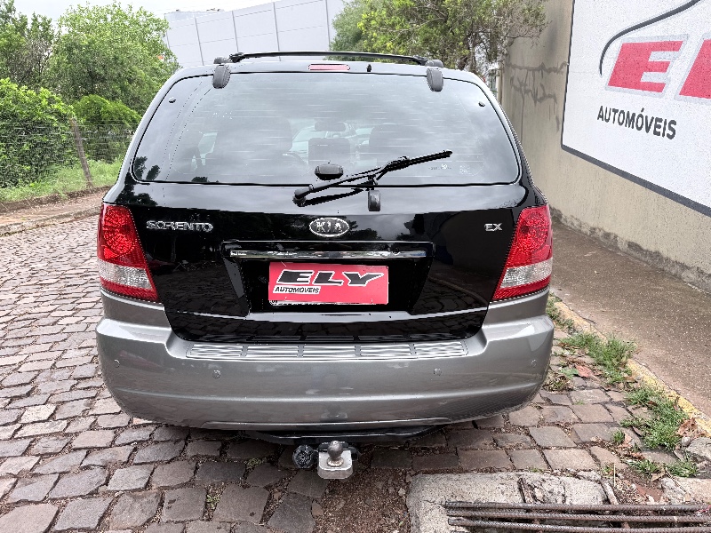 KIA SORENTO 2.5 EX 4X4 16V TURBO INTERCOOLER DIESEL 4P AUTOMÁTICO 2006/2006 ELY AUTOMÓVEIS LAJEADO / Carros no Vale