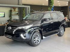TOYOTA HILUX SW4 2.8 SRX 4X4 16V 2017/2017 JOÃO CARROS MULTIMARCAS GUAPORÉ / Carros no Vale