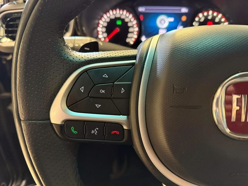 Fiat Argo Hgt 1.8 16v 2017/2018 SIM VEÍCULOS PORTO ALEGRE / Carros no Vale