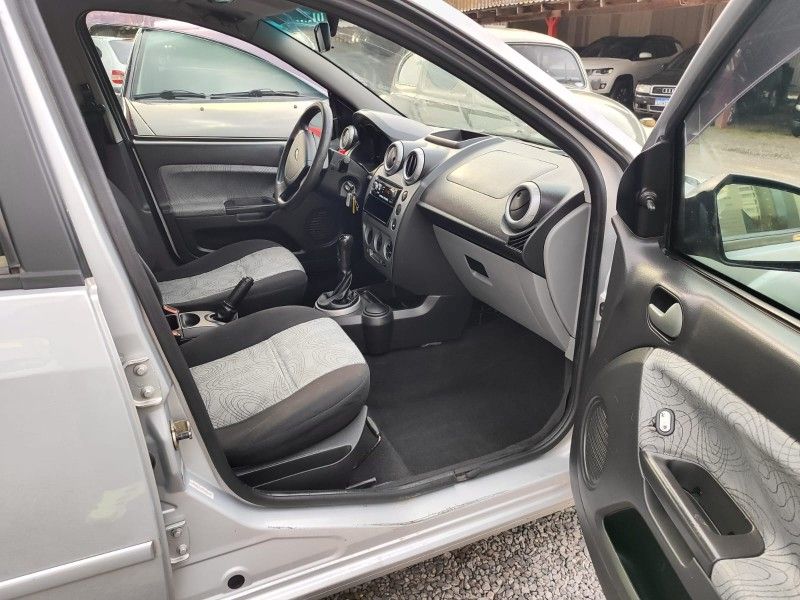 FORD FIESTA 1.0 MPI CLASS HATCH 8V 2009/2010 HUBNER MULTIMARCAS FARROUPILHA / Carros no Vale