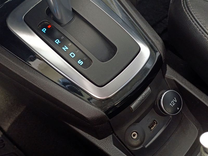 Ford Fiesta Sedan Titanium Powershift 1.6 New 2014/2014 SIM VEÍCULOS PORTO ALEGRE / Carros no Vale