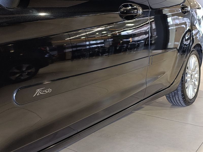 Ford Fiesta Sedan Titanium Powershift 1.6 New 2014/2014 SIM VEÍCULOS PORTO ALEGRE / Carros no Vale