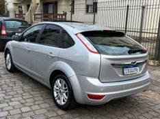FORD FOCUS 2.0 GHIA 16V 2011/2011 HUBNER MULTIMARCAS FARROUPILHA / Carros no Vale