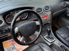 FORD FOCUS 2.0 GHIA 16V 2011/2011 HUBNER MULTIMARCAS FARROUPILHA / Carros no Vale