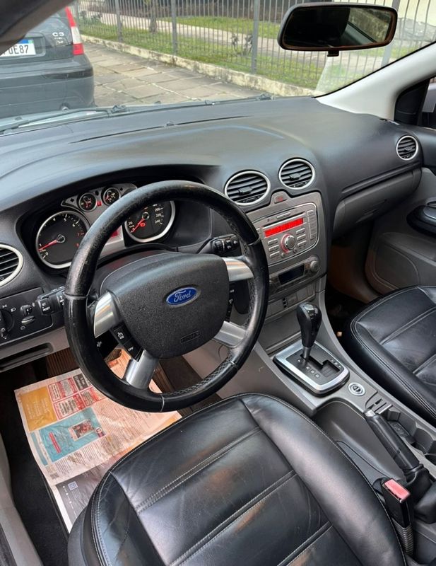 FORD FOCUS 2.0 GHIA 16V 2011/2011 HUBNER MULTIMARCAS FARROUPILHA / Carros no Vale
