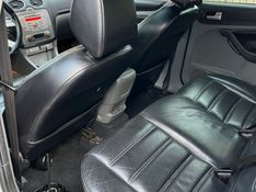 FORD FOCUS 2.0 GHIA 16V 2011/2011 HUBNER MULTIMARCAS FARROUPILHA / Carros no Vale