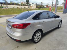 FORD FOCUS 2.0 SE SEDAN 16V 2017/2018 HUBNER MULTIMARCAS FARROUPILHA / Carros no Vale