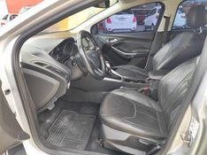 FORD FOCUS 2.0 SE SEDAN 16V 2017/2018 HUBNER MULTIMARCAS FARROUPILHA / Carros no Vale