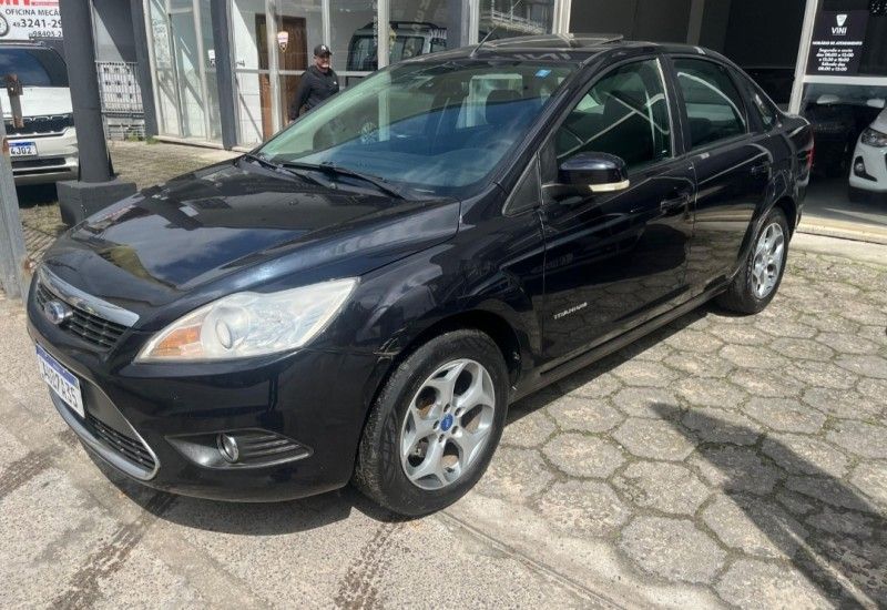 FORD FOCUS 2.0 TITANIUM 16V 2012/2012 HUBNER MULTIMARCAS FARROUPILHA / Carros no Vale FORD FOCUS 2.0 TITANIUM 16V 2012/2012 HUBNER MULTIMARCAS FARROUPILHA / Carros no Vale