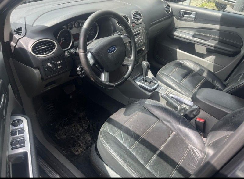 FORD FOCUS 2.0 TITANIUM 16V 2012/2012 HUBNER MULTIMARCAS FARROUPILHA / Carros no Vale FORD FOCUS 2.0 TITANIUM 16V 2012/2012 HUBNER MULTIMARCAS FARROUPILHA / Carros no Vale