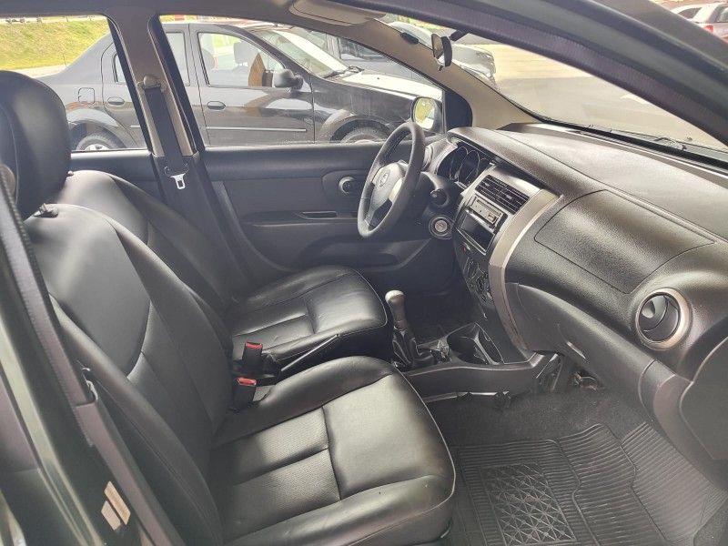 NISSAN LIVINA 1.6 X-GEAR 16V 2010/2010 HUBNER MULTIMARCAS FARROUPILHA / Carros no Vale