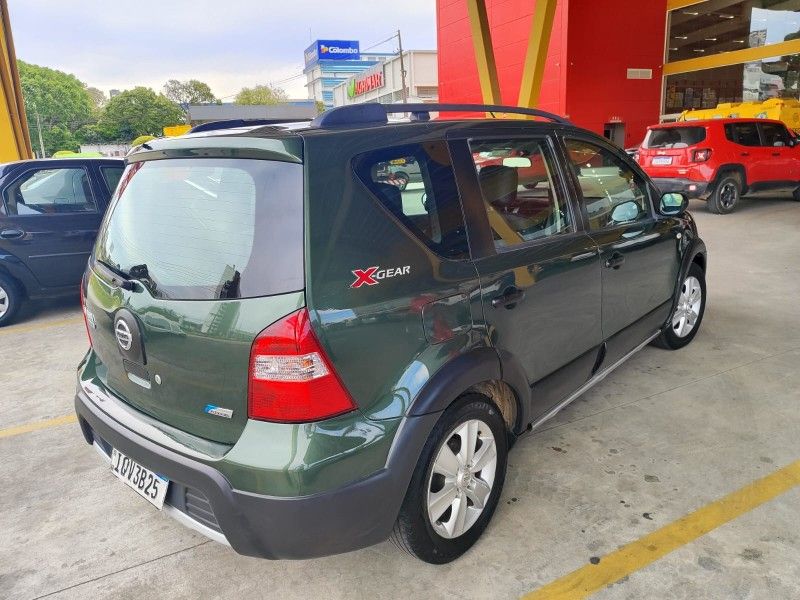 NISSAN LIVINA 1.6 X-GEAR 16V 2010/2010 HUBNER MULTIMARCAS FARROUPILHA / Carros no Vale