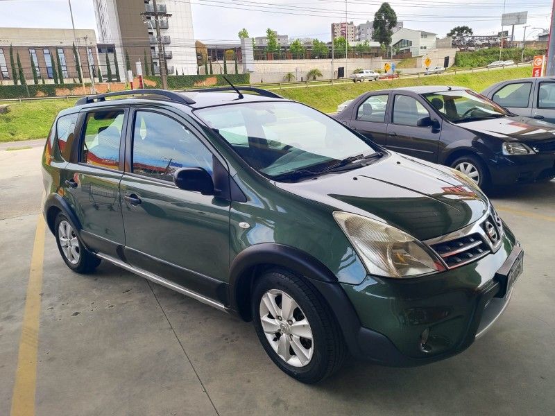 NISSAN LIVINA 1.6 X-GEAR 16V 2010/2010 HUBNER MULTIMARCAS FARROUPILHA / Carros no Vale