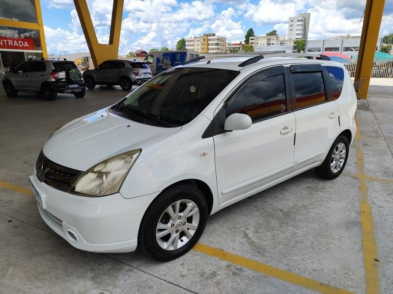 NISSAN LIVINA 1.8 SL 16V 2012/2013 HUBNER MULTIMARCAS FARROUPILHA / Carros no Vale