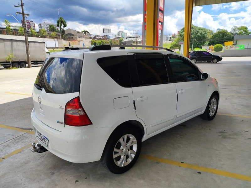 NISSAN LIVINA 1.8 SL 16V 2012/2013 HUBNER MULTIMARCAS FARROUPILHA / Carros no Vale