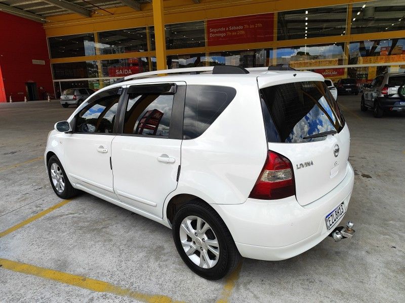 NISSAN LIVINA 1.8 SL 16V 2012/2013 HUBNER MULTIMARCAS FARROUPILHA / Carros no Vale