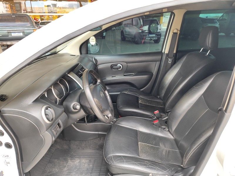 NISSAN LIVINA 1.8 SL 16V 2012/2013 HUBNER MULTIMARCAS FARROUPILHA / Carros no Vale