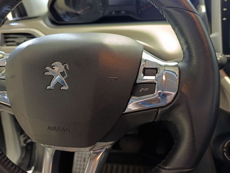 Peugeot 2008 Allure 1.6 2018/2019 SIM VEÍCULOS PORTO ALEGRE / Carros no Vale