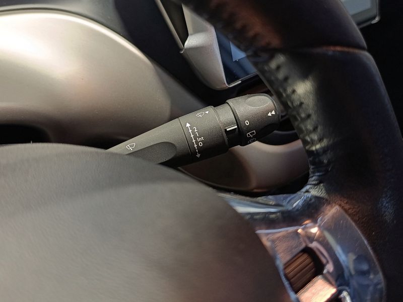 Peugeot 2008 Allure 1.6 2018/2019 SIM VEÍCULOS PORTO ALEGRE / Carros no Vale