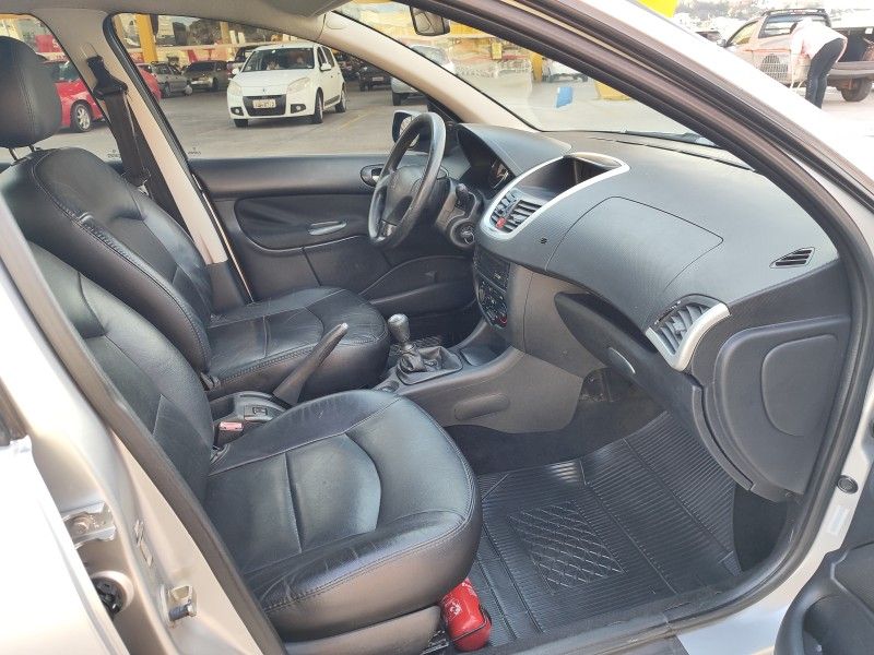 PEUGEOT 207 1.4 XR 8V 2012/2012 HUBNER MULTIMARCAS FARROUPILHA / Carros no Vale