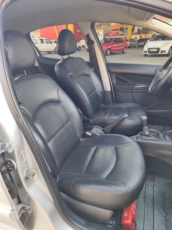 PEUGEOT 207 1.4 XR 8V 2012/2012 HUBNER MULTIMARCAS FARROUPILHA / Carros no Vale