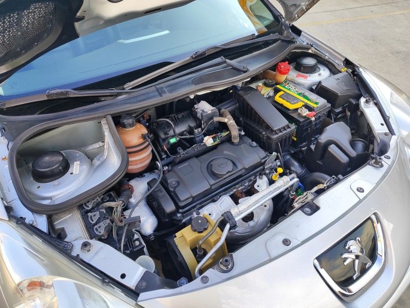 PEUGEOT 207 1.4 XR 8V 2012/2012 HUBNER MULTIMARCAS FARROUPILHA / Carros no Vale