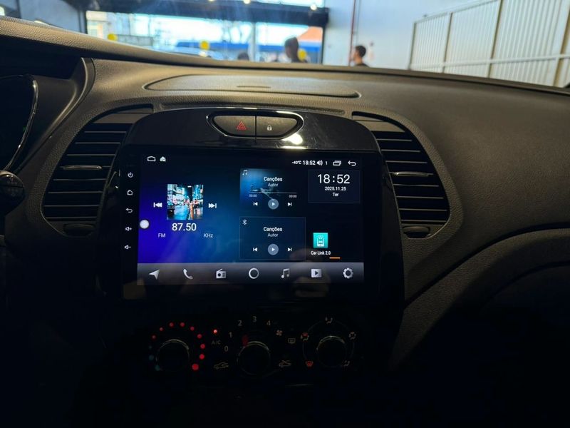 Renault Captur Life 1.6 16v 2018/2019 SIM VEÍCULOS PORTO ALEGRE / Carros no Vale