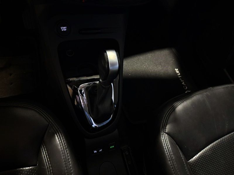 Renault Captur Life 1.6 16v 2018/2019 SIM VEÍCULOS PORTO ALEGRE / Carros no Vale