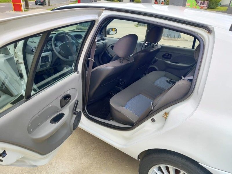 RENAULT CLIO 1.6 AUTHENTIQUE 16V 2007/2007 HUBNER MULTIMARCAS FARROUPILHA / Carros no Vale