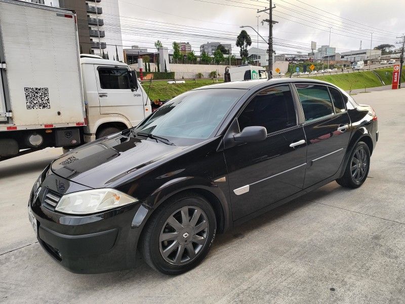 RENAULT MÉGANE 1.6 DYNAMIQUE 16V 2010/2010 HUBNER MULTIMARCAS FARROUPILHA / Carros no Vale