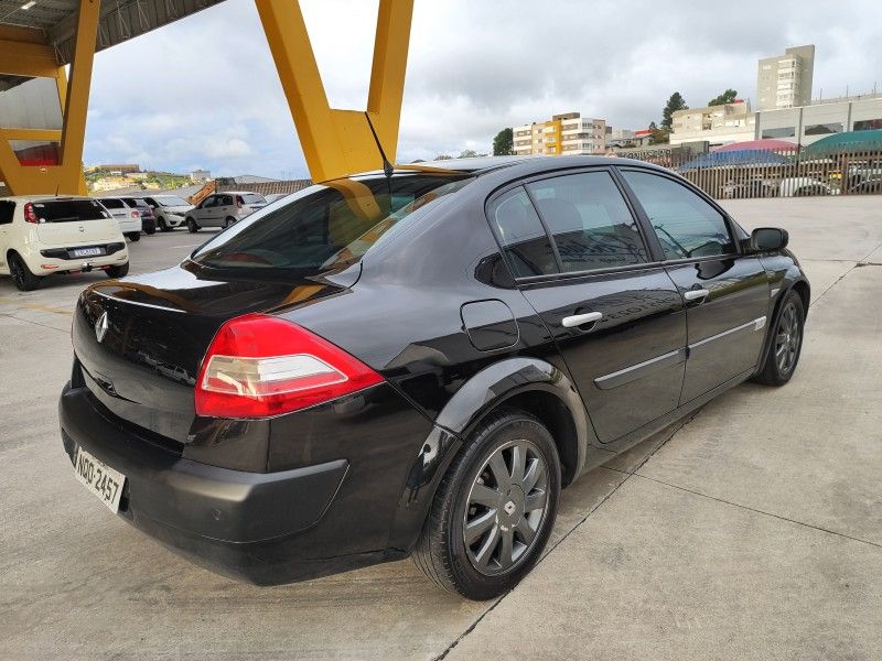 RENAULT MÉGANE 1.6 DYNAMIQUE 16V 2010/2010 HUBNER MULTIMARCAS FARROUPILHA / Carros no Vale