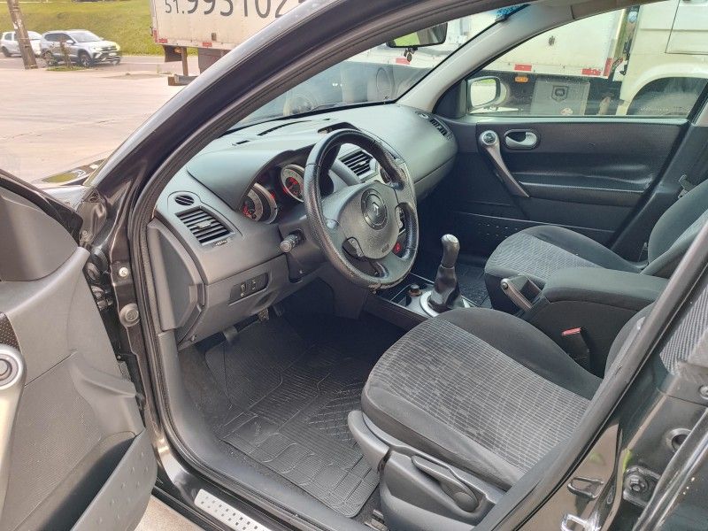 RENAULT MÉGANE 1.6 DYNAMIQUE 16V 2010/2010 HUBNER MULTIMARCAS FARROUPILHA / Carros no Vale