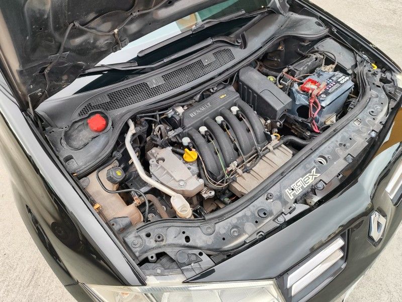 RENAULT MÉGANE 1.6 DYNAMIQUE 16V 2010/2010 HUBNER MULTIMARCAS FARROUPILHA / Carros no Vale