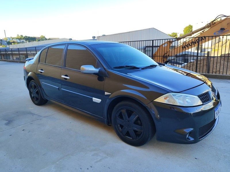 RENAULT MÉGANE 2.0 EXPRESSION SEDAN 16V 2010/2010 HUBNER MULTIMARCAS FARROUPILHA / Carros no Vale RENAULT MÉGANE 2.0 EXPRESSION SEDAN 16V 2010/2010 HUBNER MULTIMARCAS FARROUPILHA / Carros no Vale