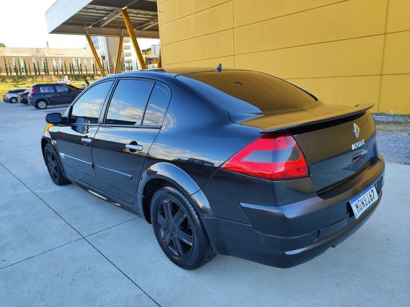 RENAULT MÉGANE 2.0 EXPRESSION SEDAN 16V 2010/2010 HUBNER MULTIMARCAS FARROUPILHA / Carros no Vale RENAULT MÉGANE 2.0 EXPRESSION SEDAN 16V 2010/2010 HUBNER MULTIMARCAS FARROUPILHA / Carros no Vale