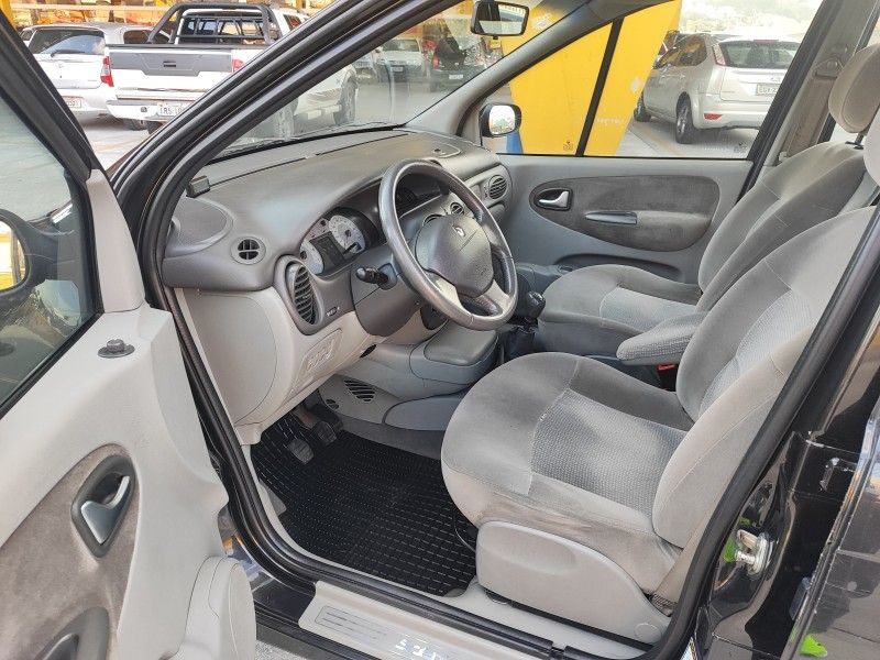 RENAULT SCÉNIC 1.6 EXPRESSION 16V 2011/2011 HUBNER MULTIMARCAS FARROUPILHA / Carros no Vale